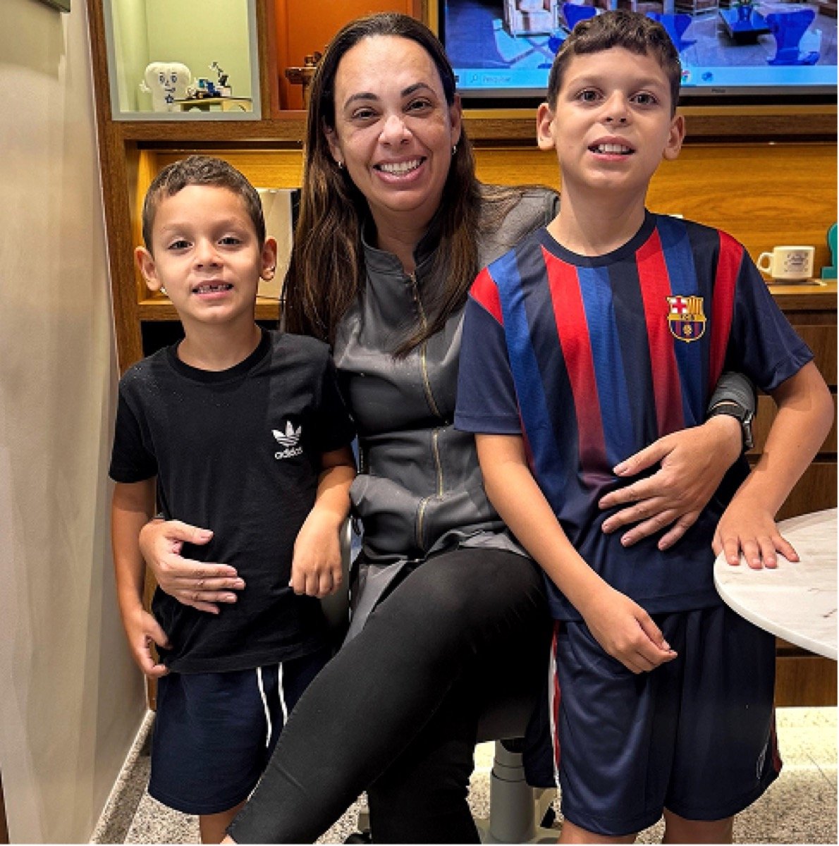 Dra. Anelise com pacientes